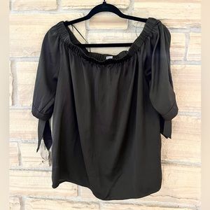 H&M - off shoulders blouse